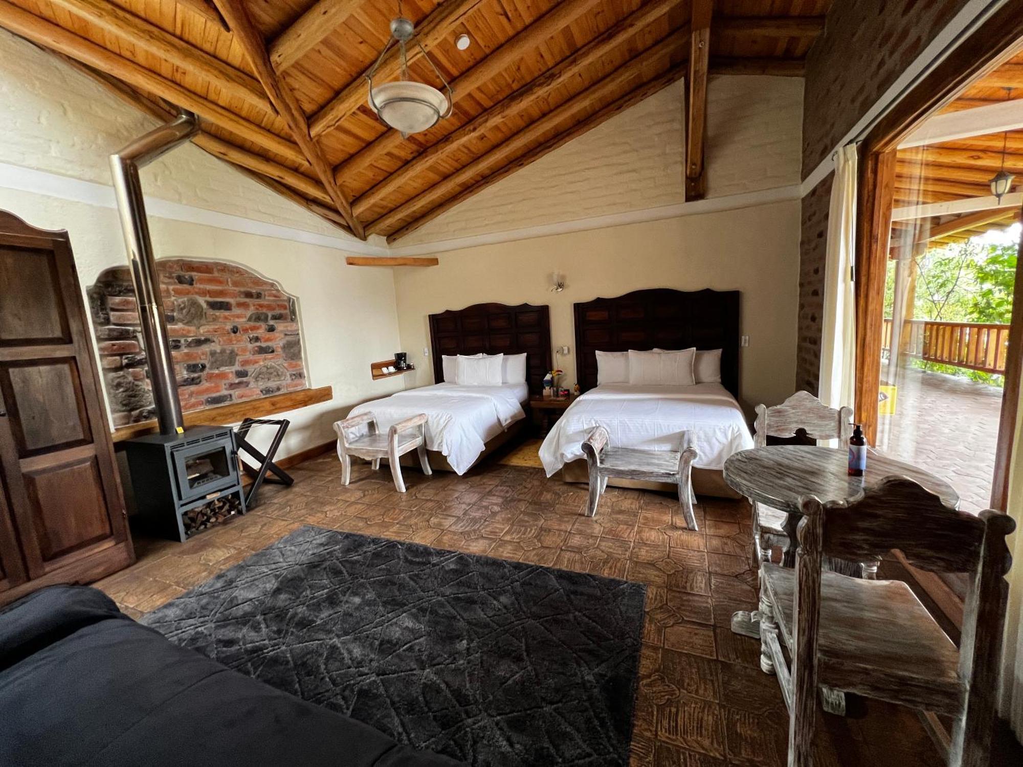 Hacienda Jimenita Wildlife Reserve Pifo Exterior photo