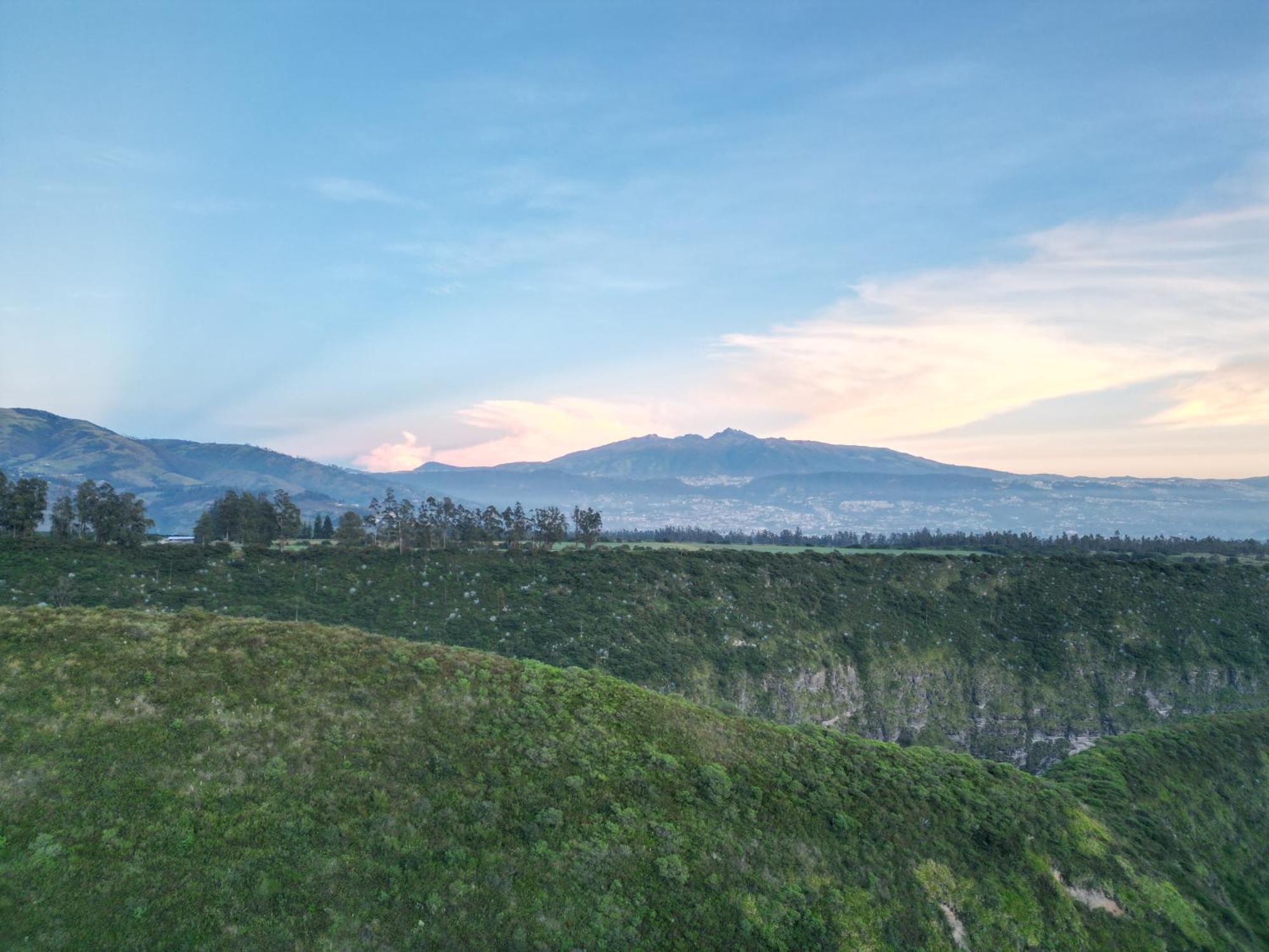 Hacienda Jimenita Wildlife Reserve Pifo Exterior photo